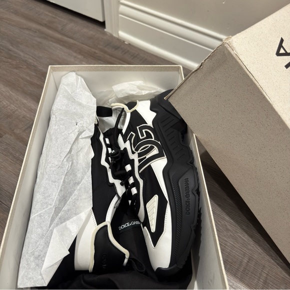 Dolce & Gabbana Bassa Logo DG Black White Sneakers - Picture 13 of 15